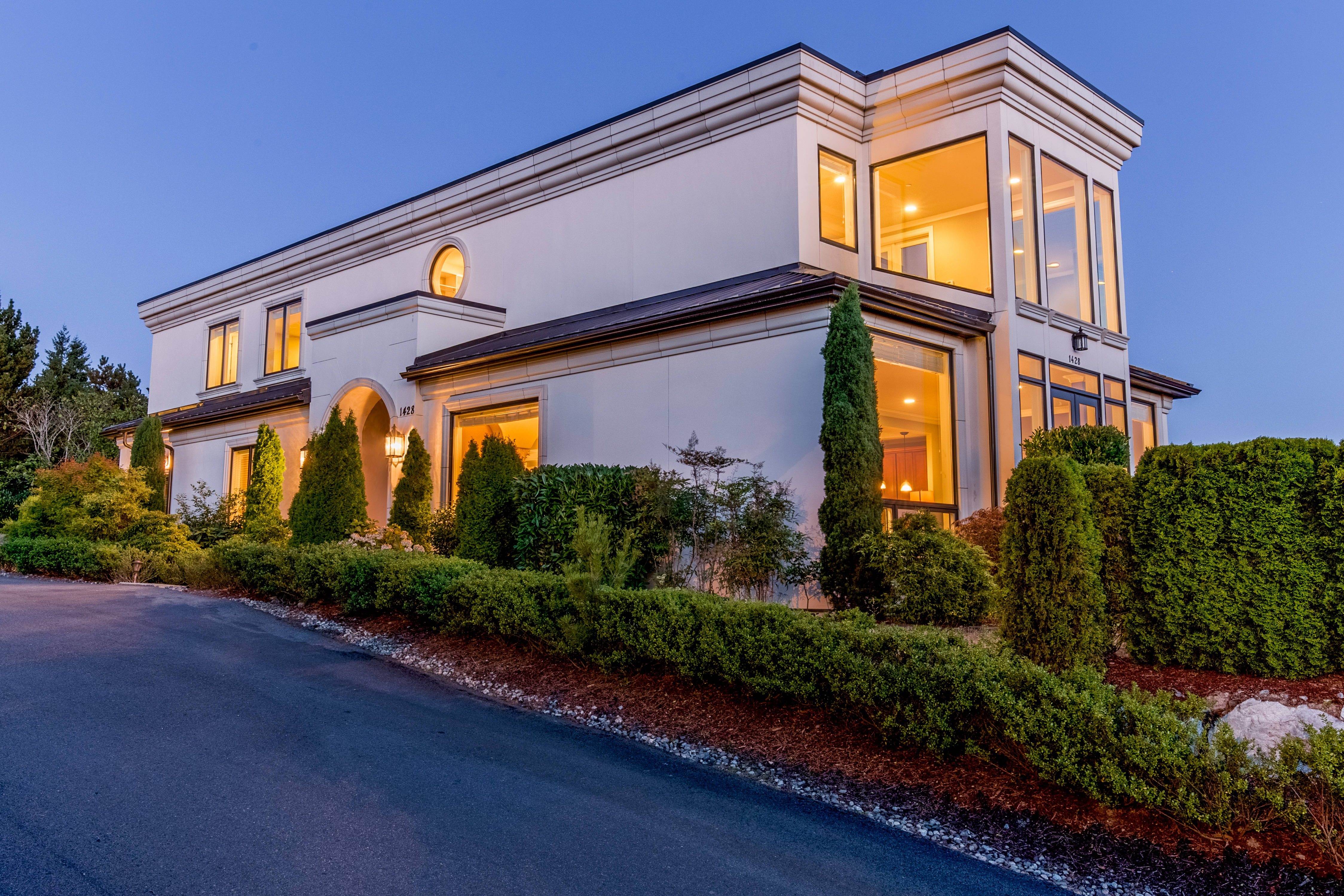Elegant View Home For Sale in West Bellevue/Clyde Hill
