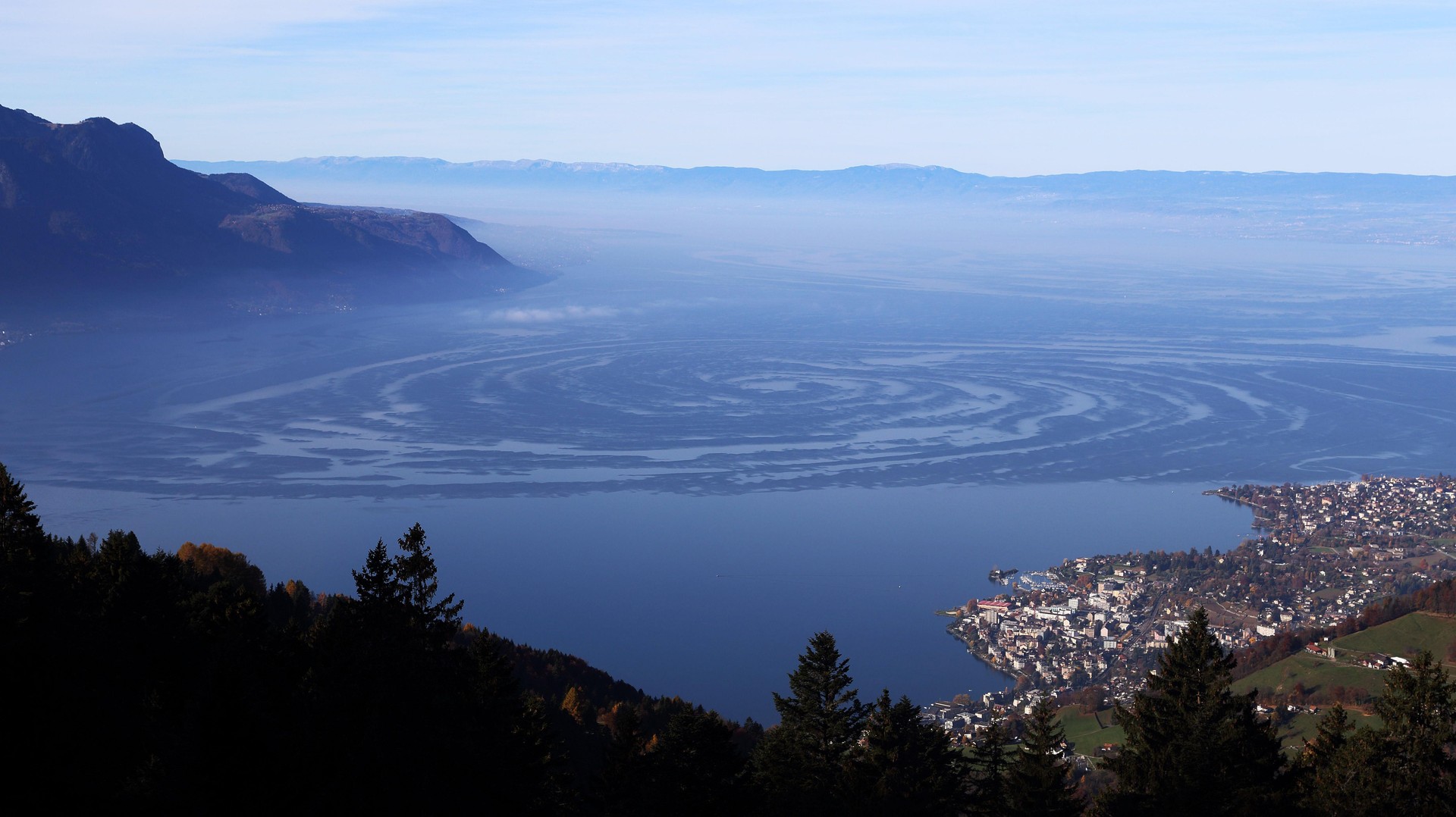 Warm enough? Lake Geneva forecasts now online EPFL