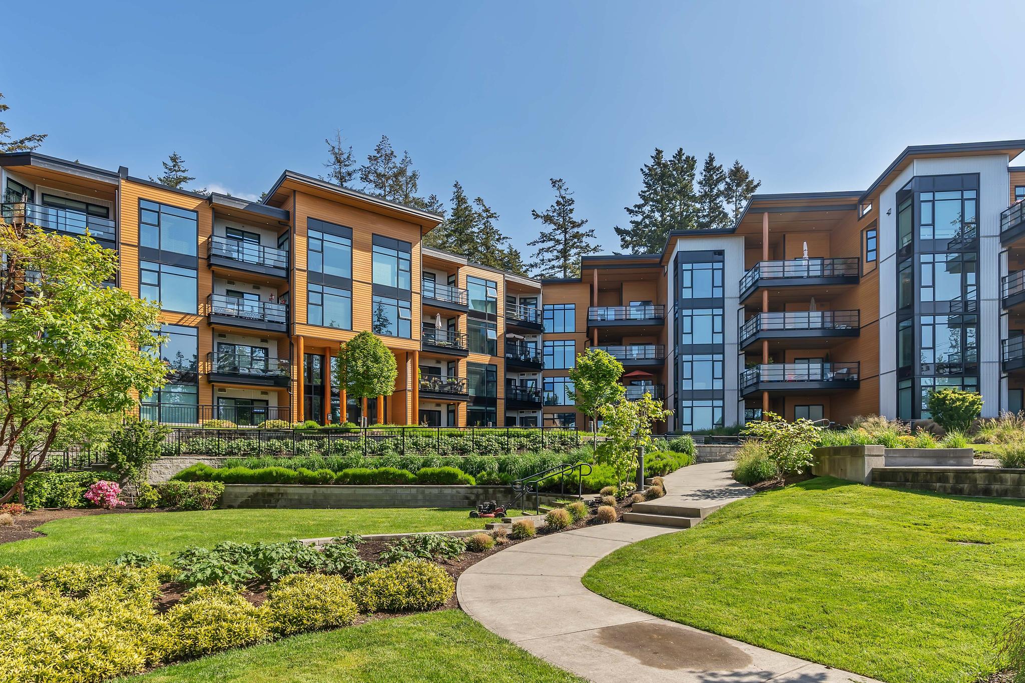 403 14855 THRIFT AVE, White Rock Adam Lloyd Real Estate