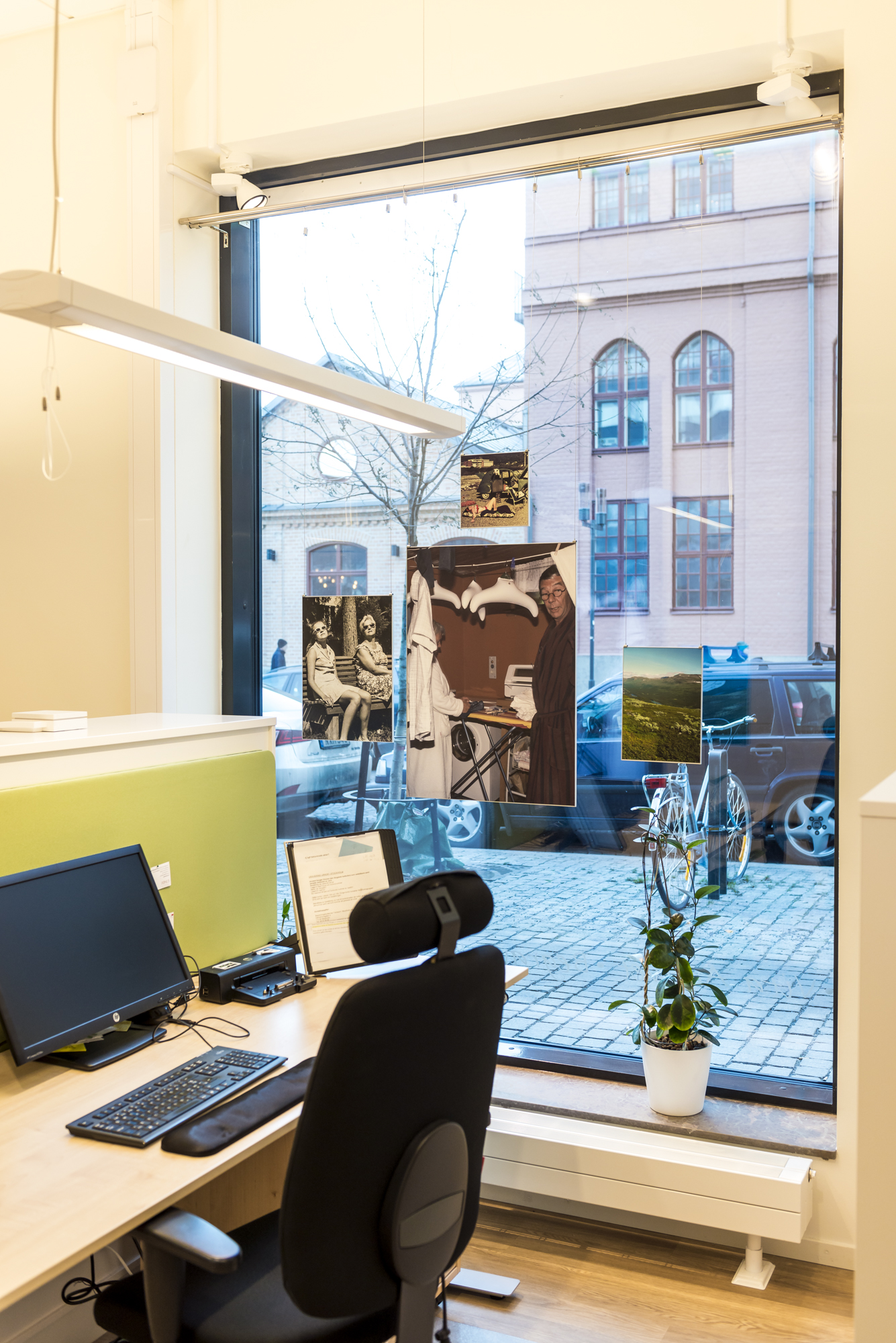 Hanging Retail Displays FineLine™ Retail Displays Adder Retail