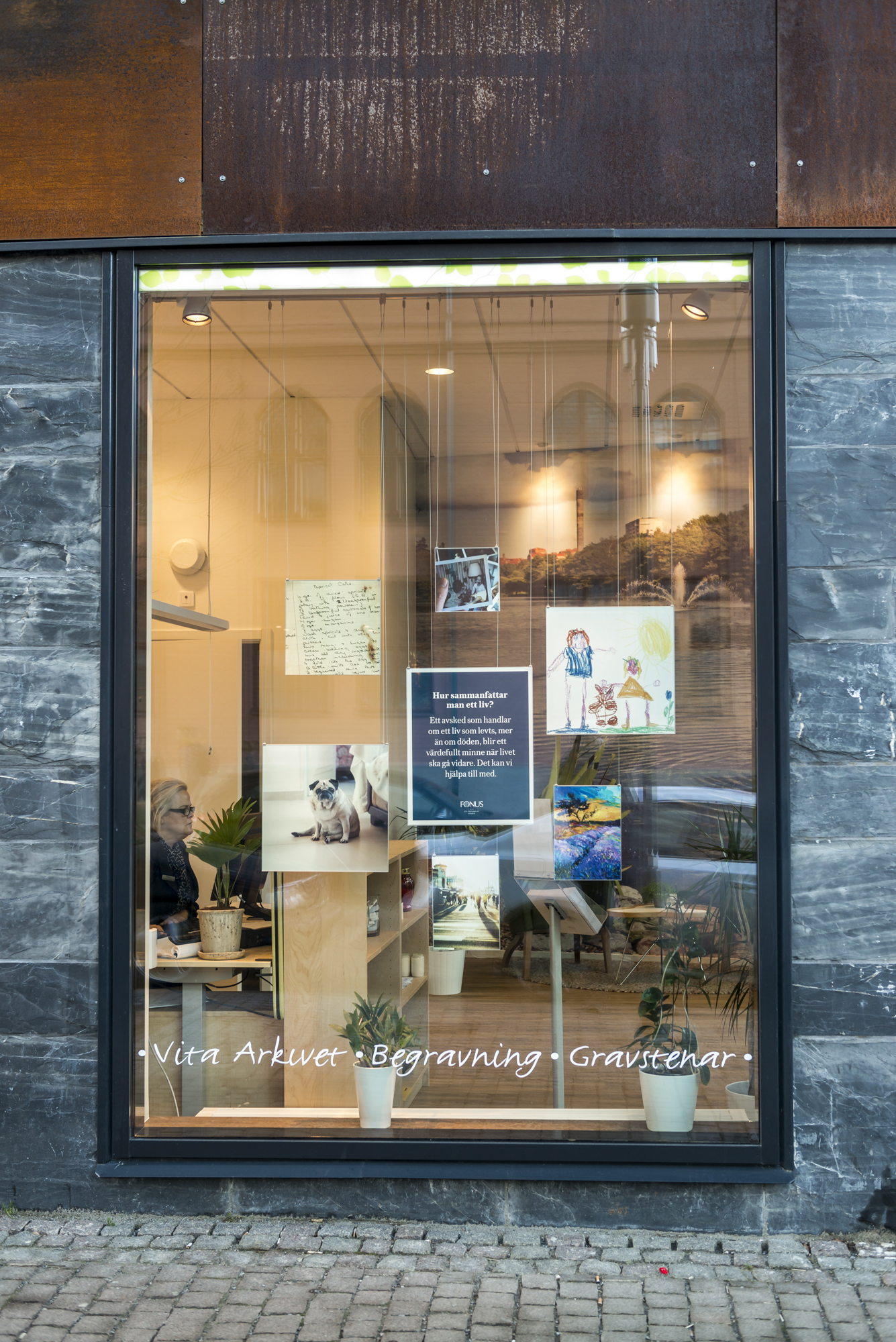 Hanging Retail Displays FineLine™ Retail Displays Adder Retail