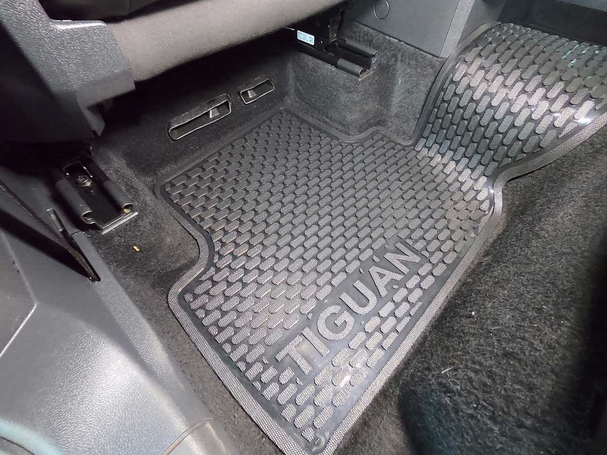 Volkswagen Tiguan Full Set Rubber Mats Car Mats ADDO Auto