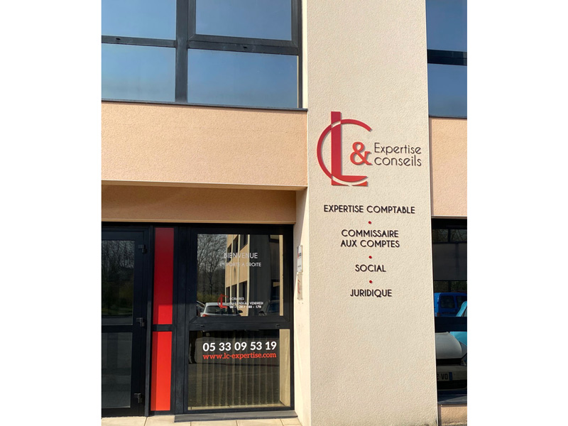 Création habillage façade et signalétique L & C expertise comptable