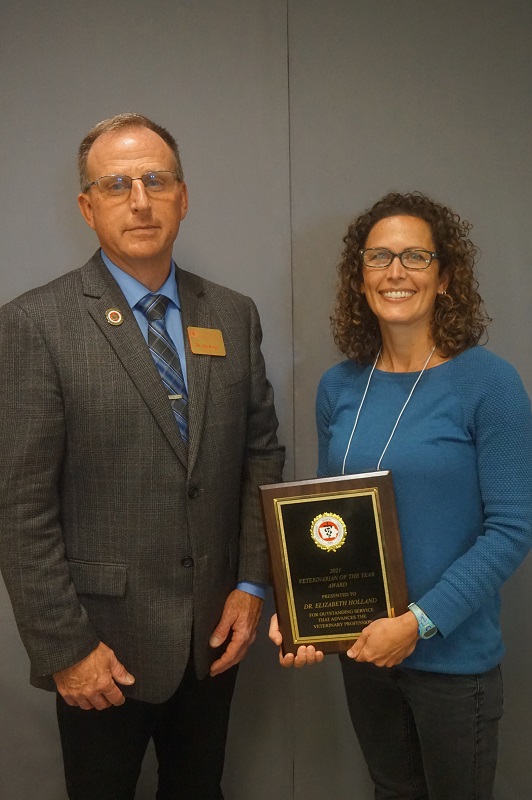 Dr. Holland named Iowa Veterinarian of the Year for 2021 Adel