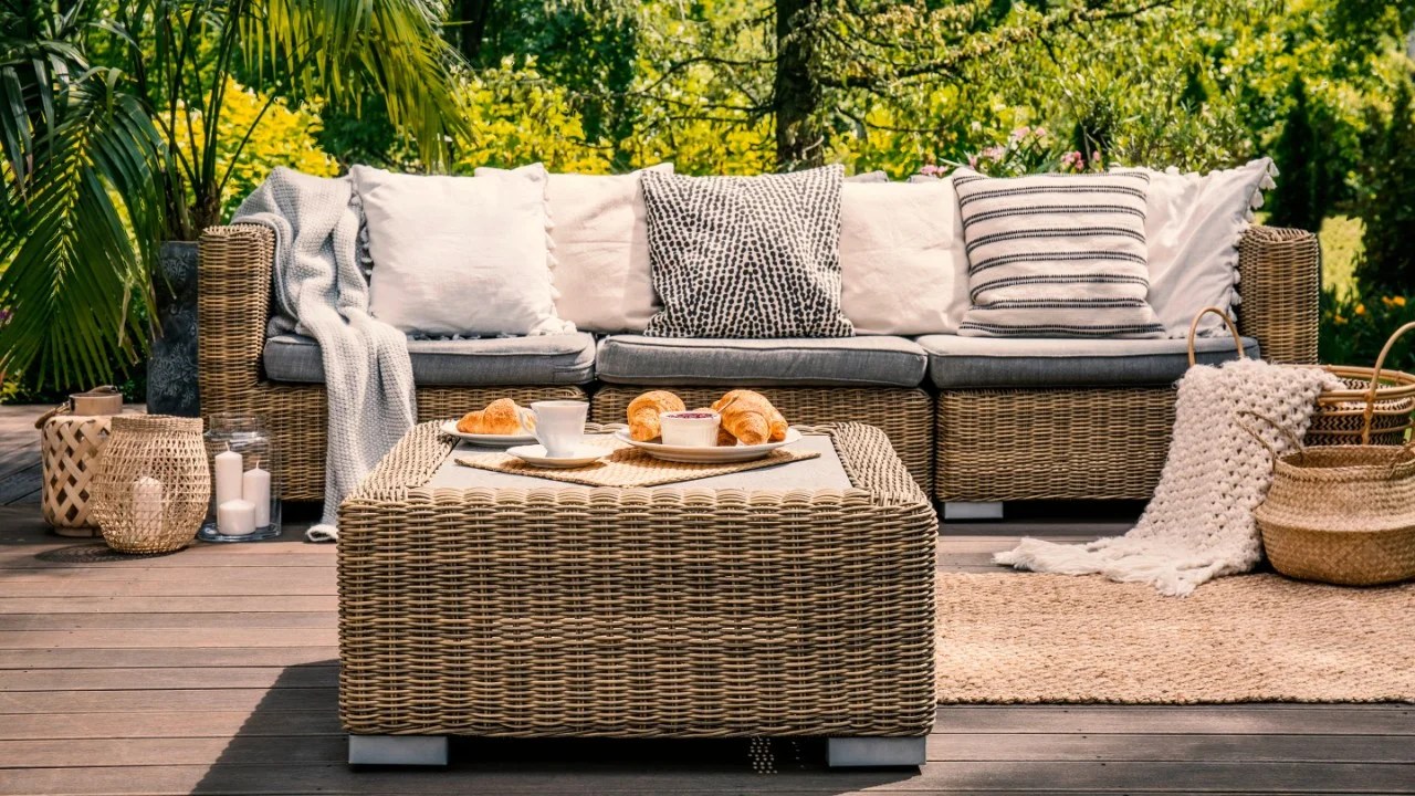 Where to Buy Outdoor Furniture Online in the UK? A DIY Projects