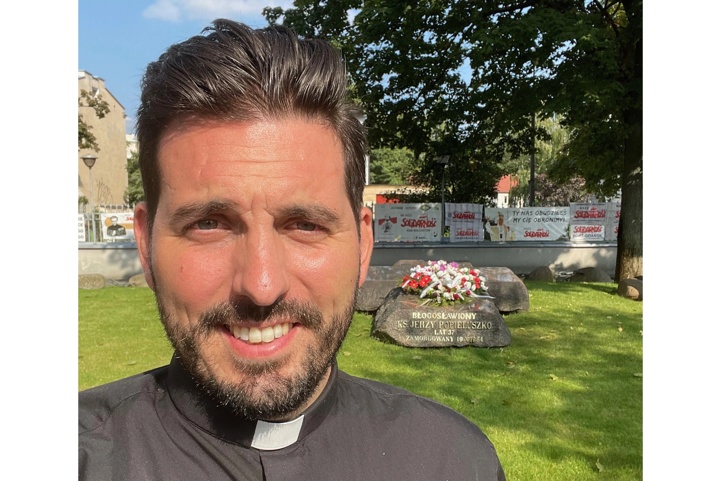 U.S. Priest Brings More Than 1,000 Prayer Intentions to Ulma Family