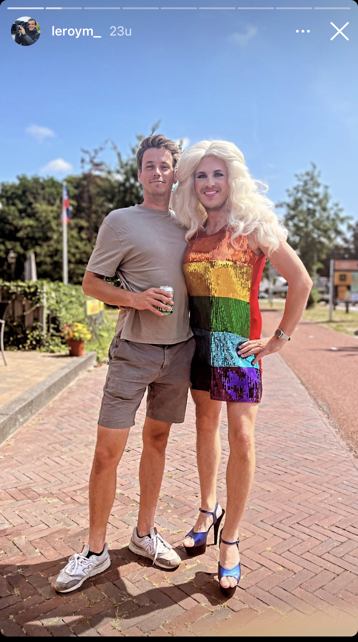 ZIEN Leroy Molkenboer gaat los op vrijgezellenfeest Ditjes en Datjes