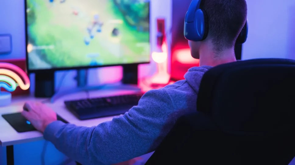 What is the best time to stream on Twitch? cover image