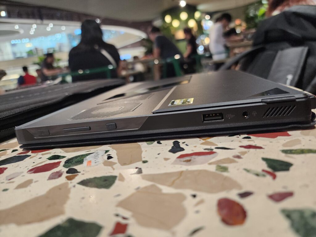 ROG Flow Z13 ports (Photo via esports.gg)