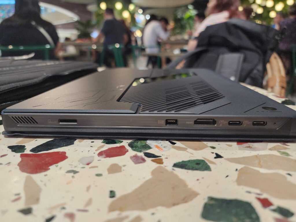 ROG Flow Z13 ports (Photo via esports.gg)