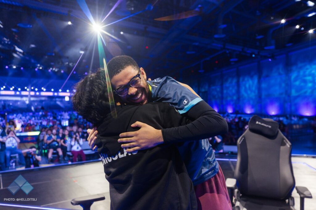 Sonic Fox on stage at EVO 2025 (Image via <!-- raw HTML omitted -->@HelloItsLi<!-- raw HTML omitted -->)