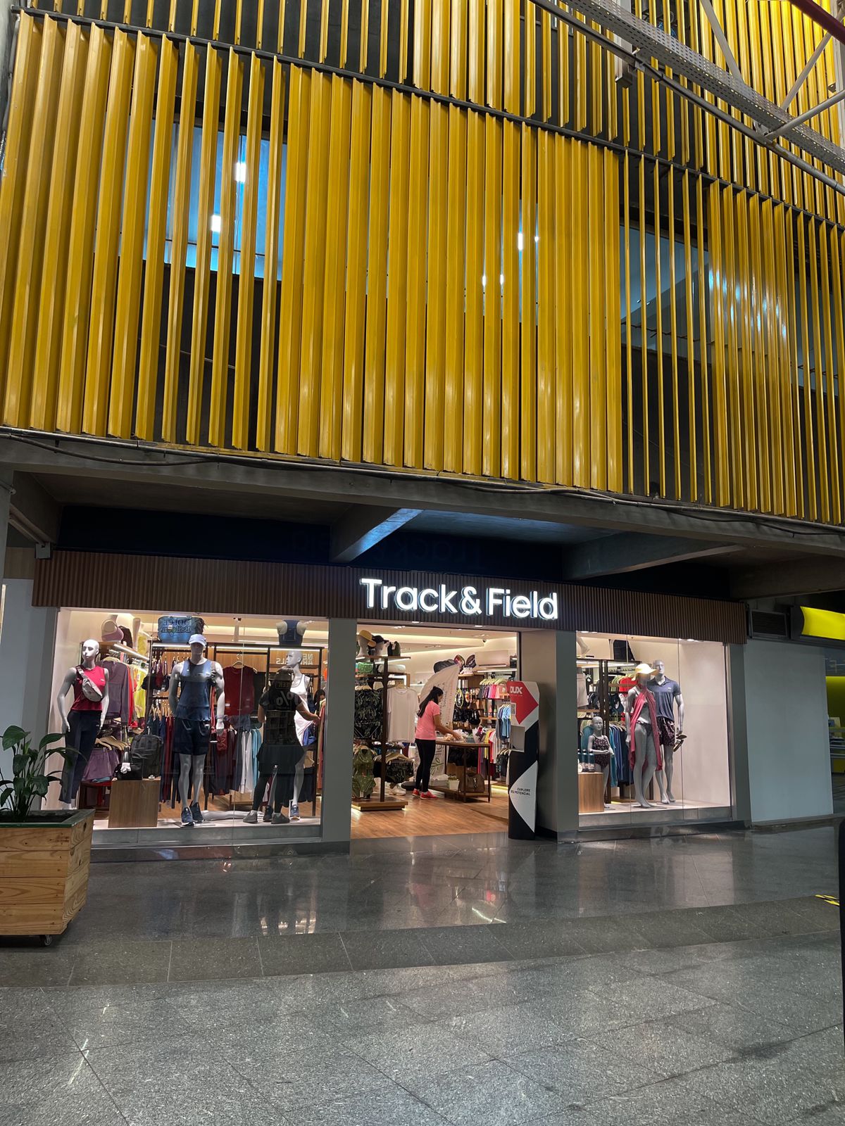 Track & Field Gilberto Salomão Centro Comercial Gilberto Salomão