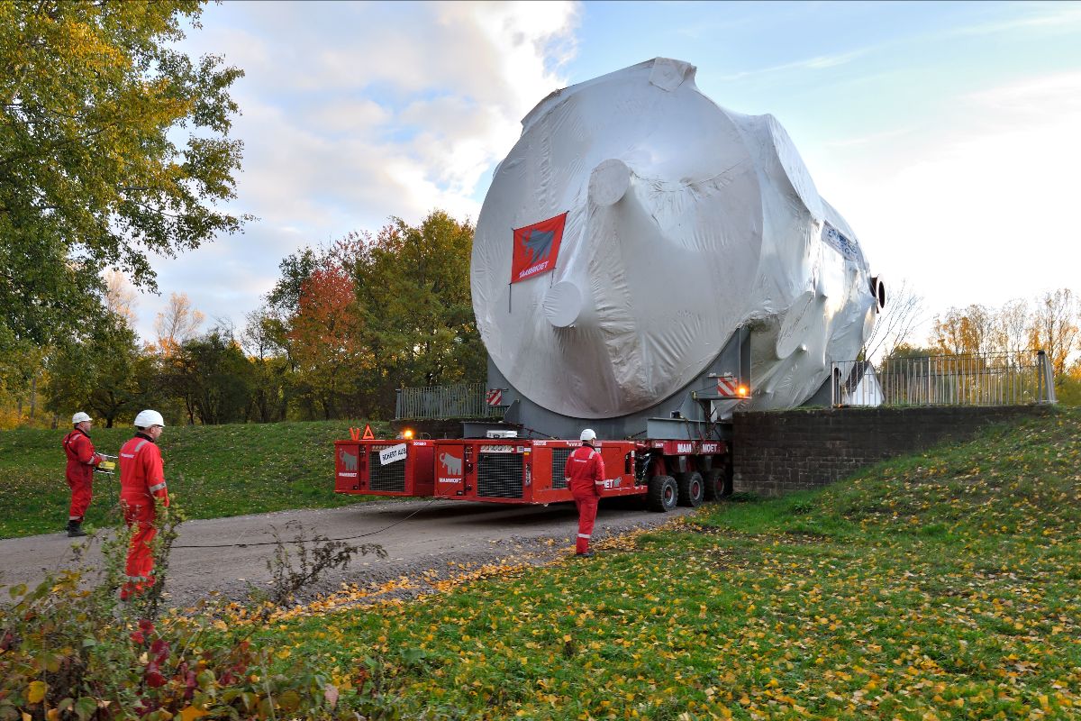 Mammoet supports modernization of the largest refinery in Germany