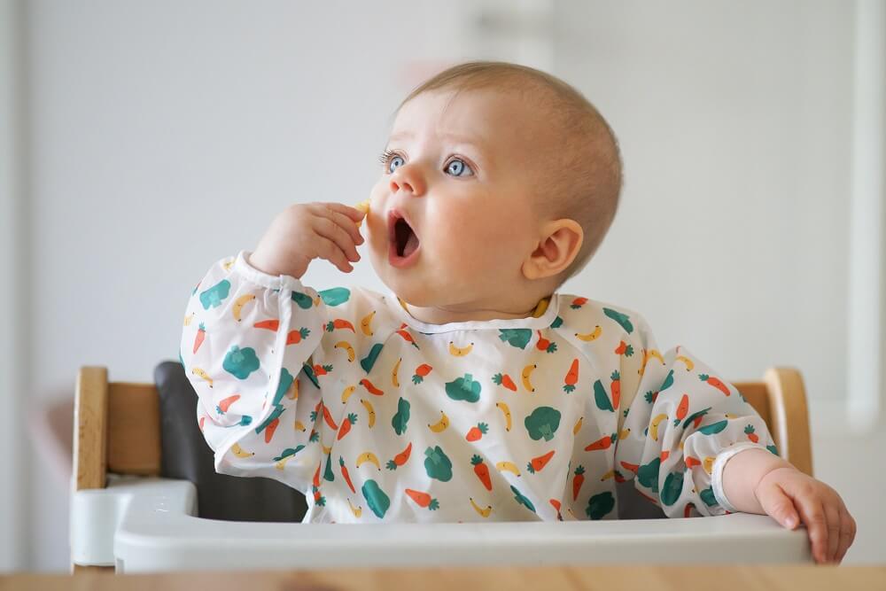 Comment apprendre à bébé à manger seul ? / Le Mag Kids