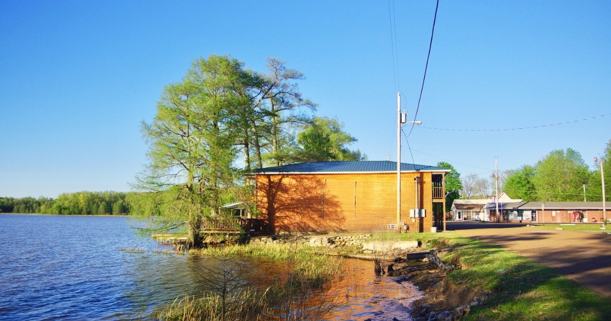 A Charming Small Town In Tennessee, Samburg Is Seemingly Frozen In Time