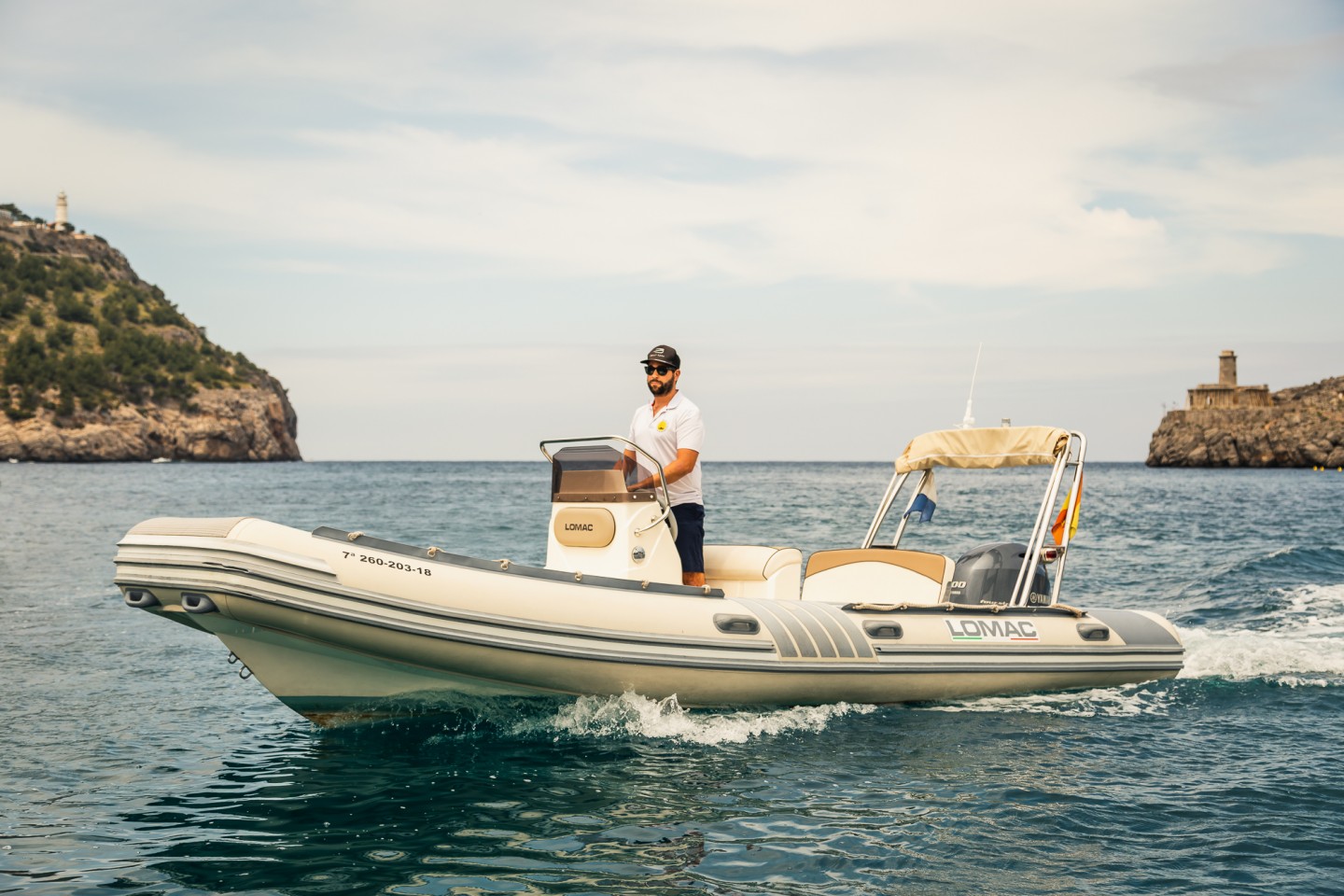 Lomac 600in Fast inflatable 6 meters charter boat for 6 pax in Sóller.