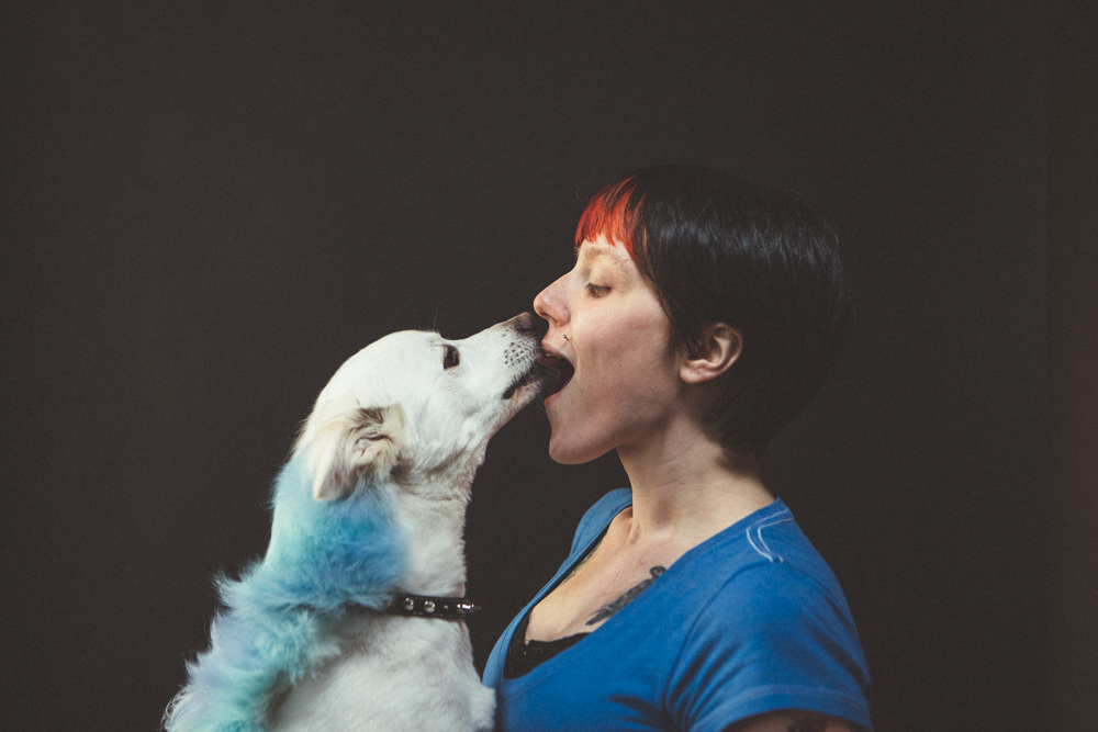 ¿Tú también besas a tu perro en la boca? ¿Con la boca abierta