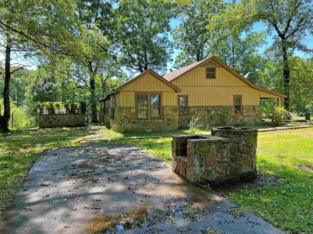 5 Acres. Investment Opportunity with Rental Potential. 139,900