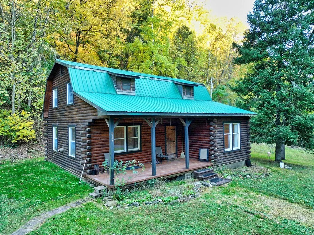 Secluded White Cedar Log Cabin on 74 Acres. 299,900 Adorable Living