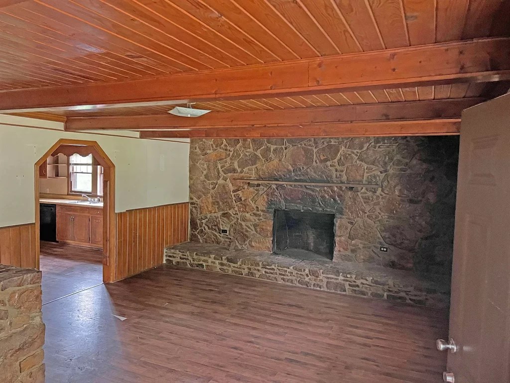 5 Acres. Investment Opportunity with Rental Potential. 139,900