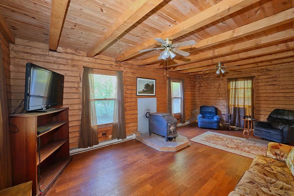 Secluded White Cedar Log Cabin on 74 Acres. 299,900 Adorable Living