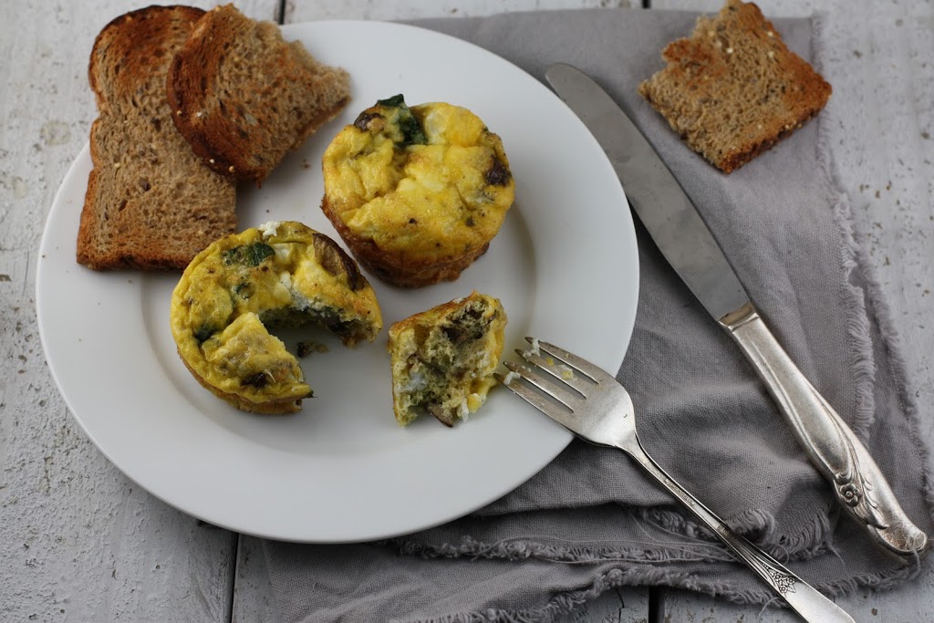 mini mushroom, spinach + goat cheese frittatas [cleaneating] Adoring