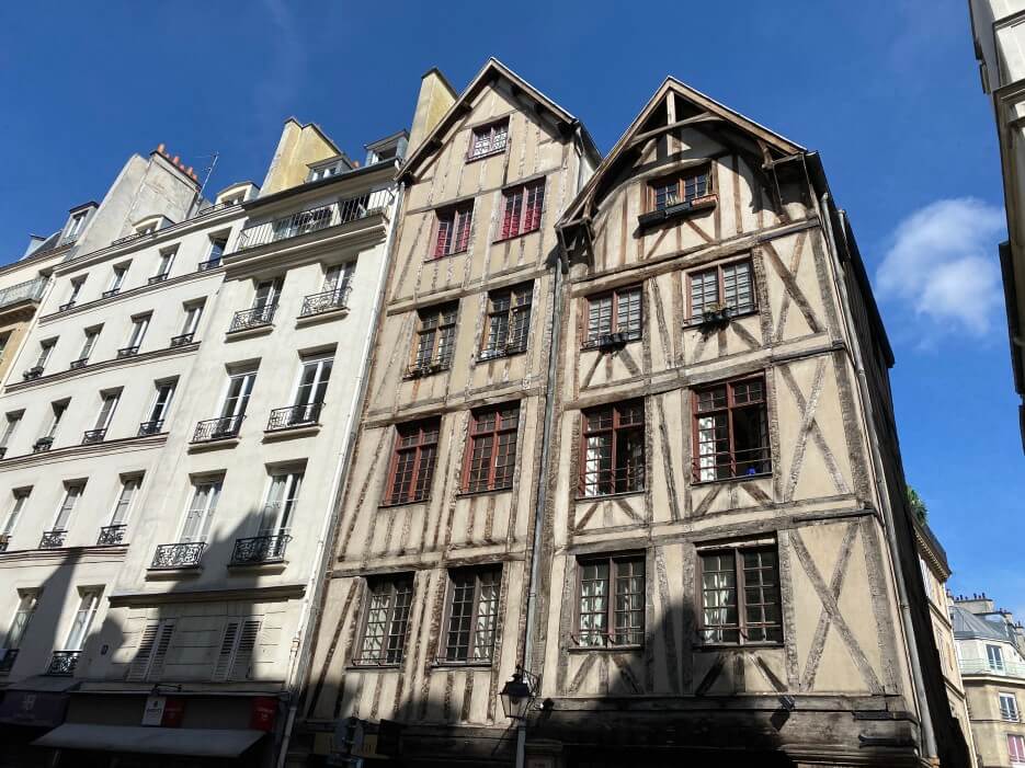 FOR SALE A Bijou Studio Apartment in the Oldest Building in Paris