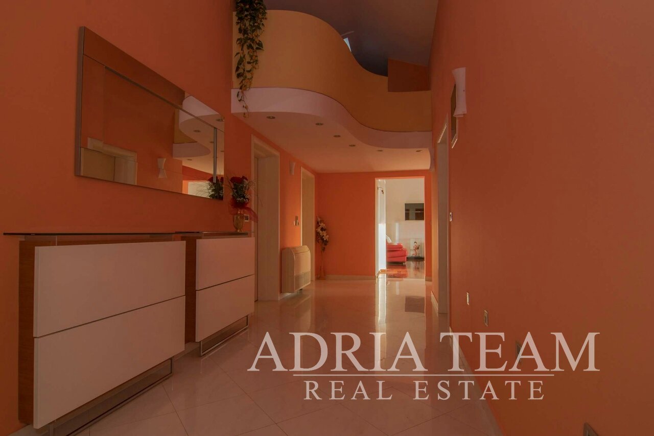 APARTMENT WITH 4 BEDROOMS AND BEAUTIFUL SEA VIEW, ZADAR DIKLO Adria
