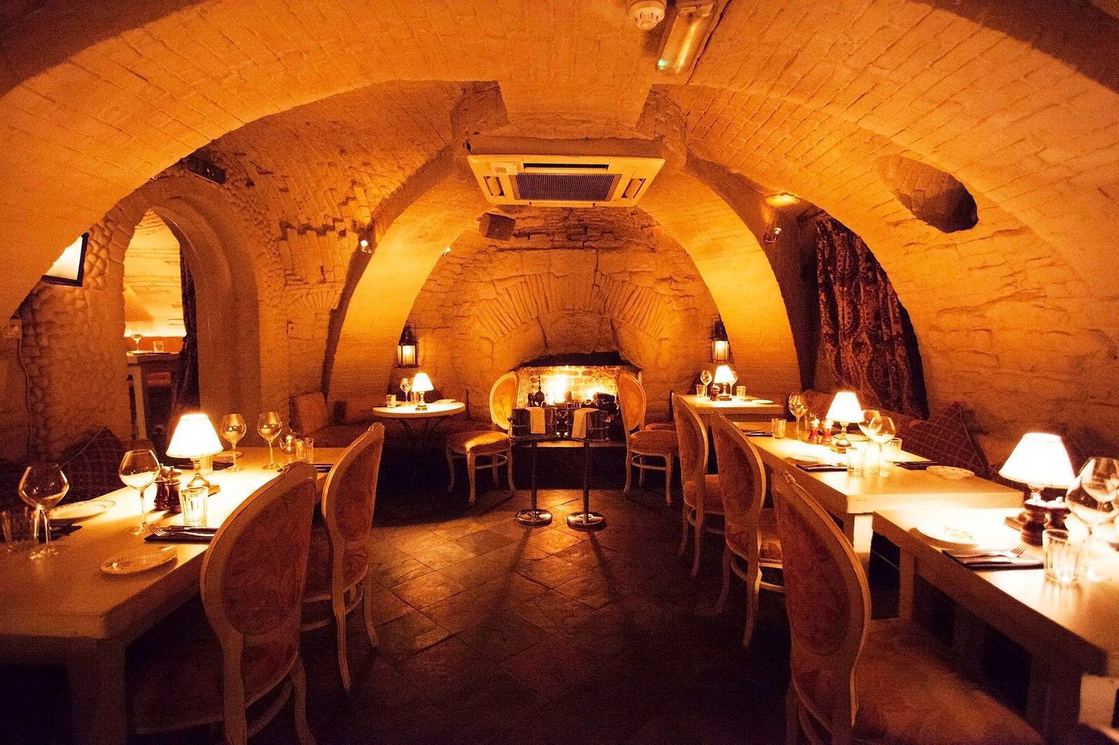 The Top 5 Bars In Notting Hill for Young Professionals