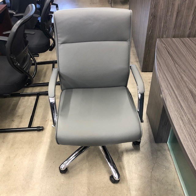 Advanced Liquidators Chair 4673