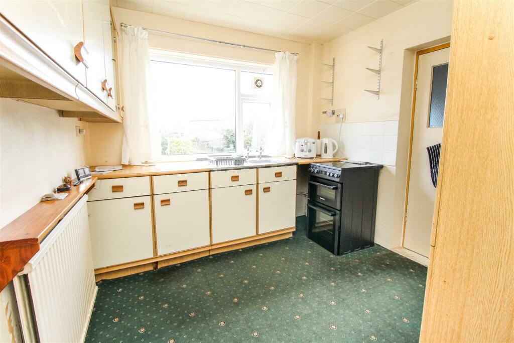 Westfield Lane, Wyke, Bradford, West Yorkshire, BD12 9BY » Advanced