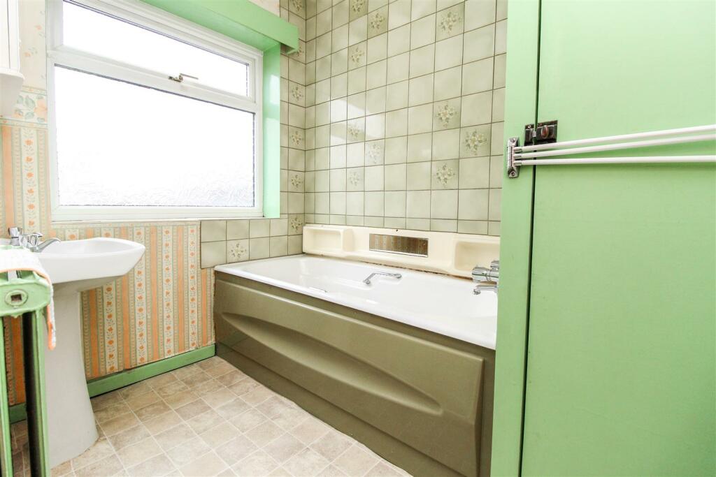 Westfield Lane, Wyke, Bradford, West Yorkshire, BD12 9BY » Advanced