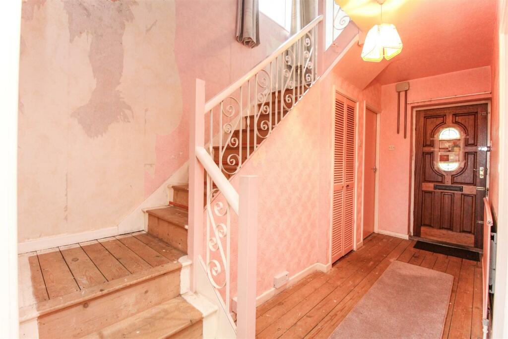 Westfield Lane, Wyke, Bradford, West Yorkshire, BD12 9BY » Advanced