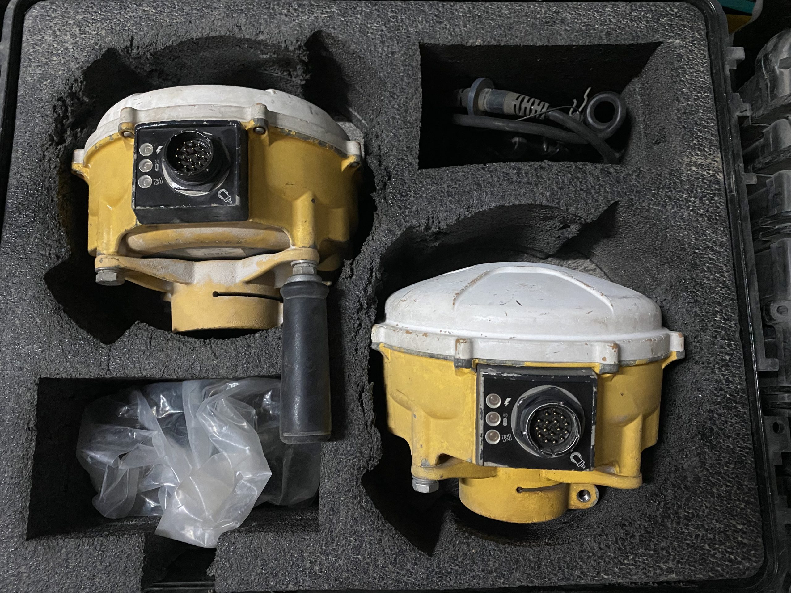 (2) Trimble CAT Caterpillar MS990 Smart Antenna GPS GNSS Receiver Pair