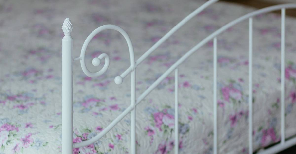 How To Paint A Metal Bed Frame For A Great Result