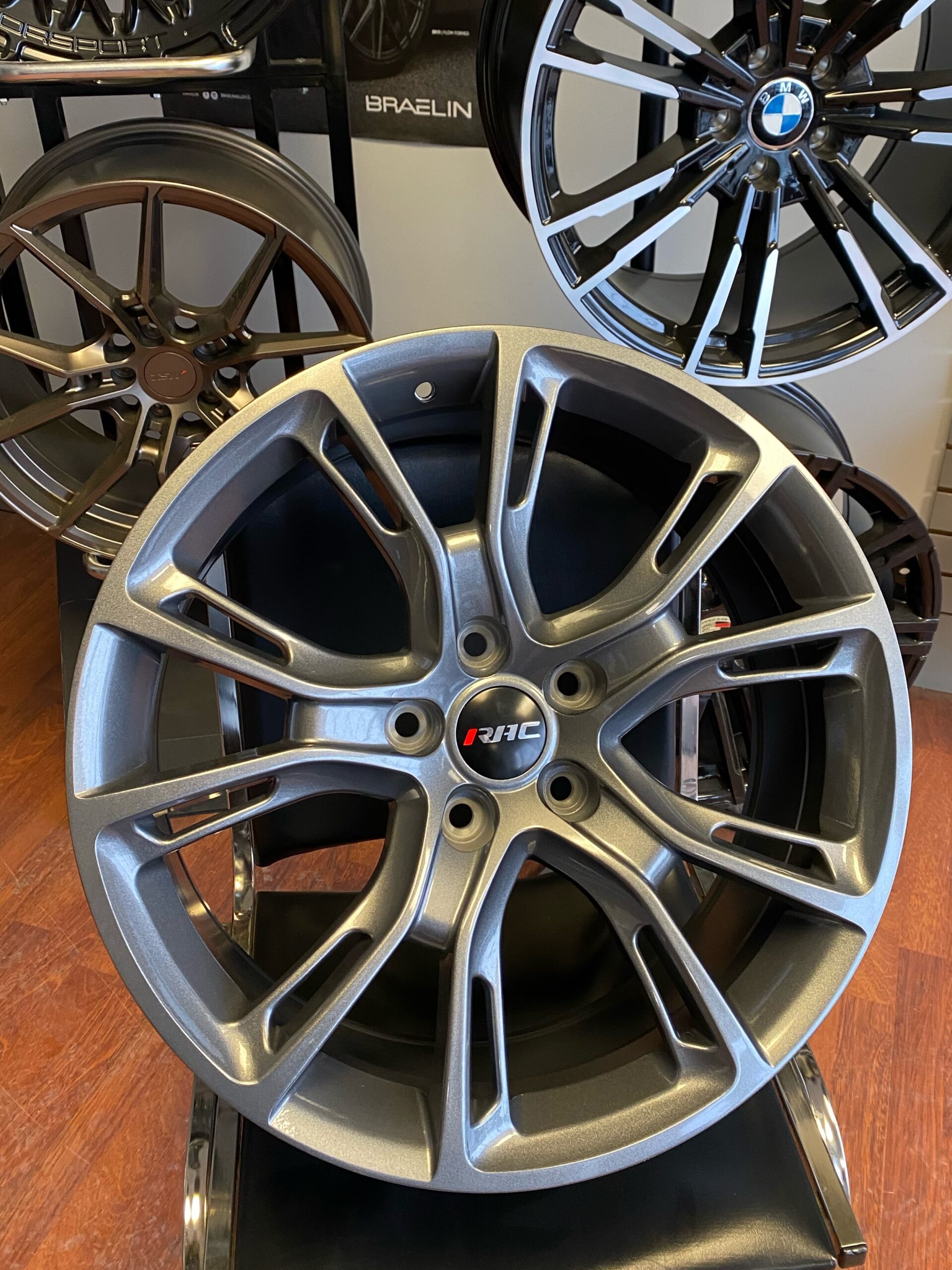 20″ SRT Style Wheels in Hyper Black (Jeep, Dodge, Chrysler) Advance