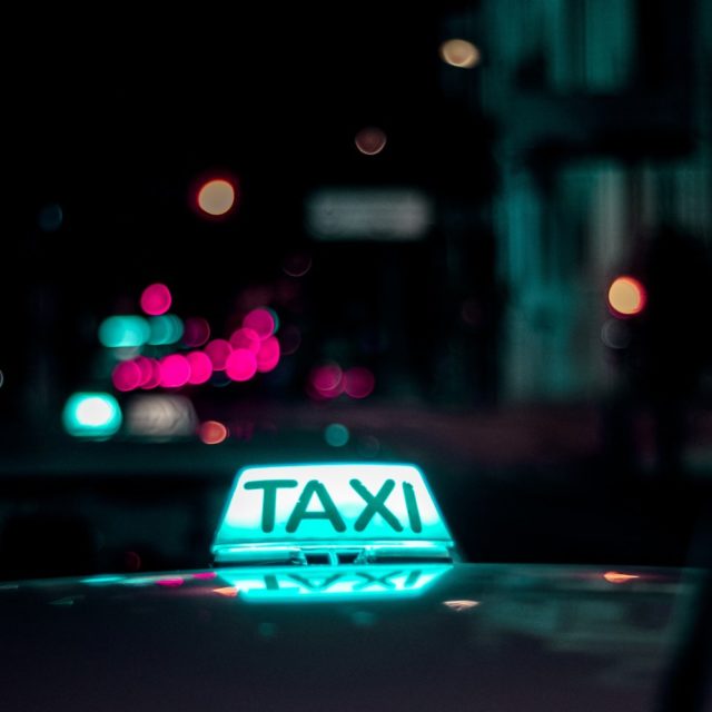 Taxi i tar dig hem på nolltid advertify.se