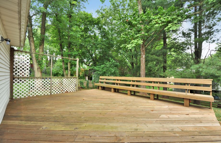 Beautiful, Sunny Fox Mill Estates 4/3 For Sale Advon