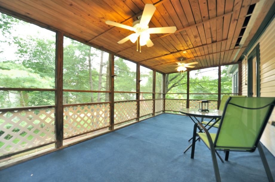 Beautiful, Sunny Fox Mill Estates 4/3 For Sale Advon