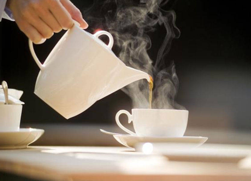 تحذير.. لا تتركوا كيس الشاي مدة طويلة في الكوب! أضواء