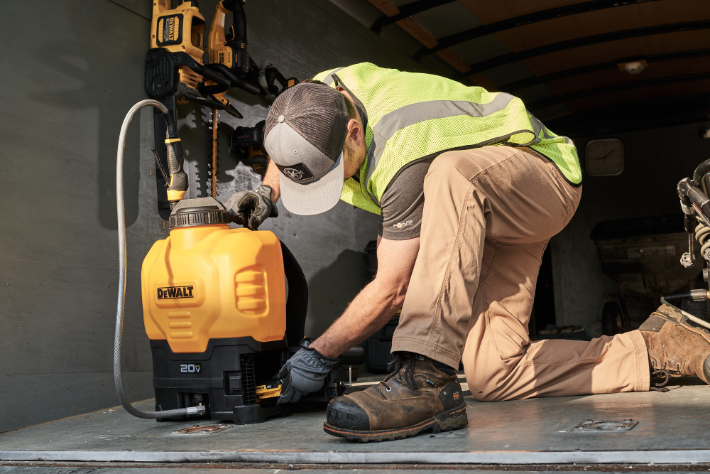 DeWalt DXSP190681 20V MAX Backpack Sprayer Kit (IMPORTED) Adzy's Goods