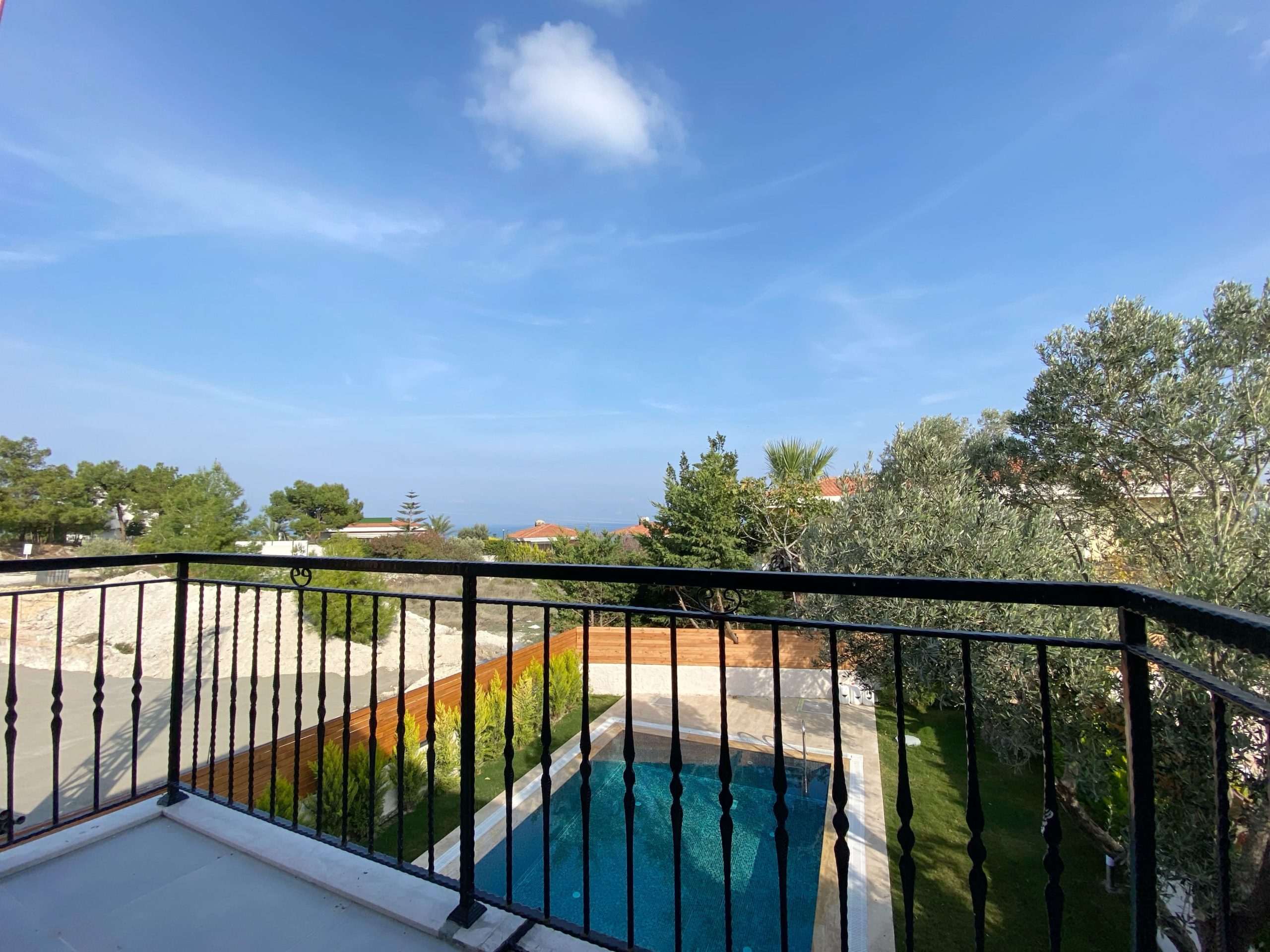 Quality sea view real estate in Çeşme, newly built villas