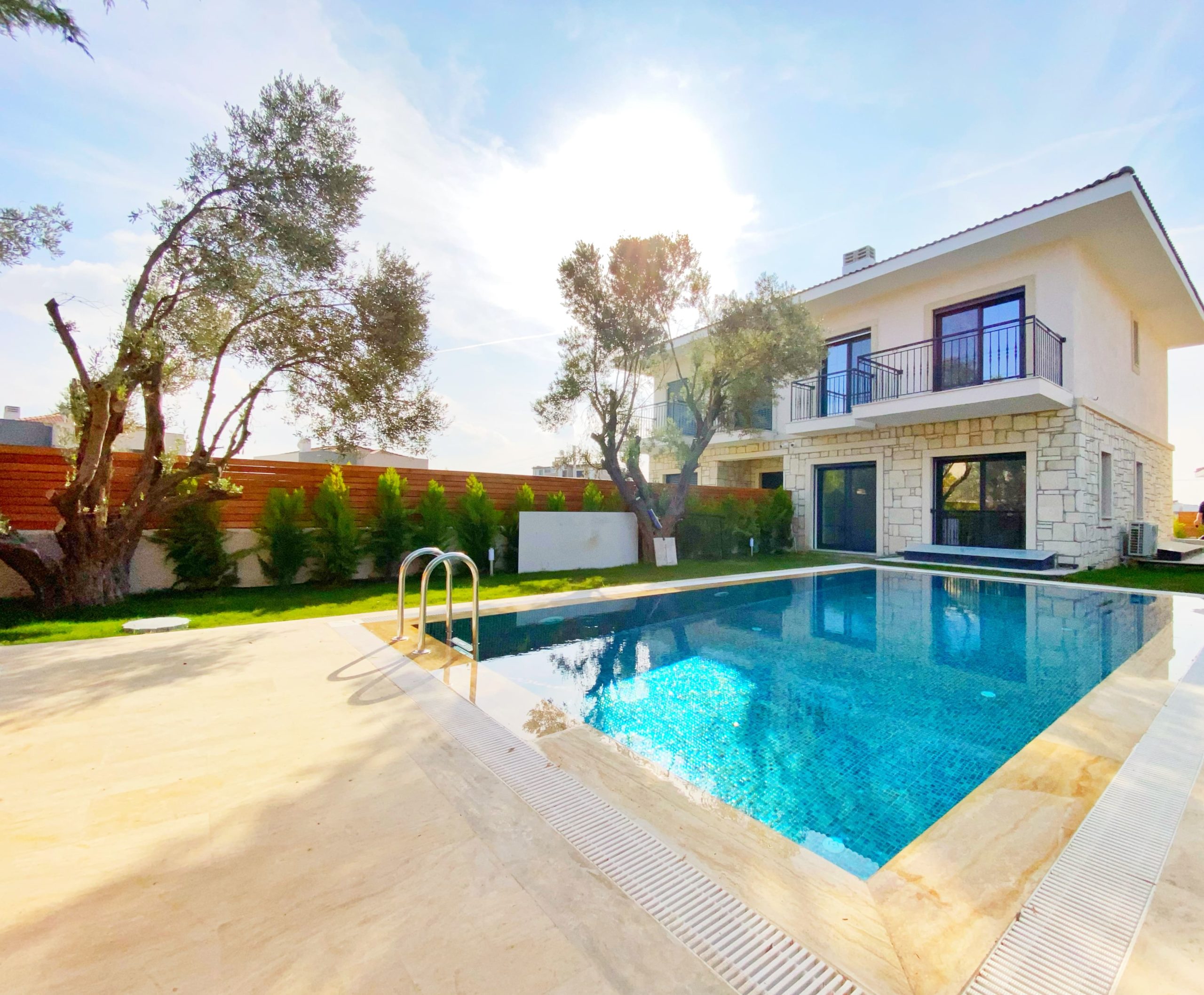 Quality sea view real estate in Çeşme, newly built villas