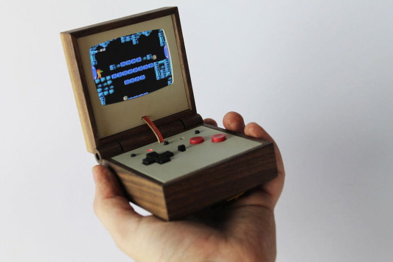 Best Handheld Console Of All Time [Top 10] Aeon Reviews