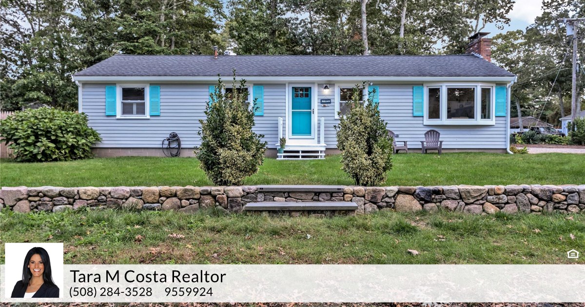 42 Edgewater Dr W, East Falmouth, MA 02536