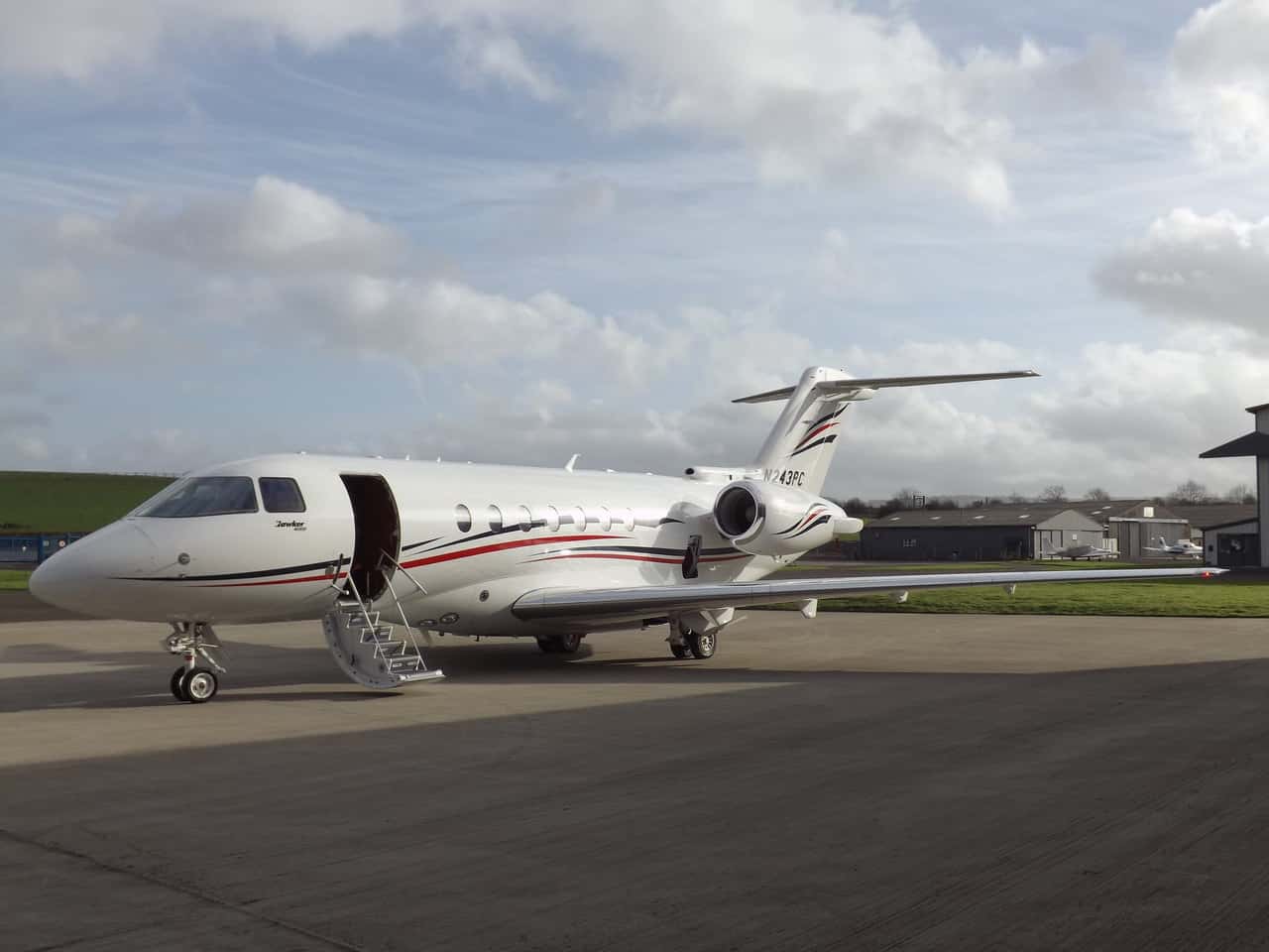 Hawker 4000 Price, Specs, Photo Gallery, History Aero Corner