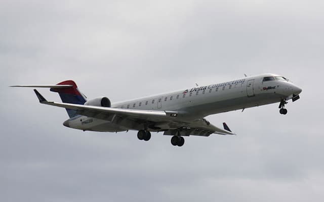 Bombardier CRJ 700 - Price, Specs, Photo Gallery, History - Aero Corner