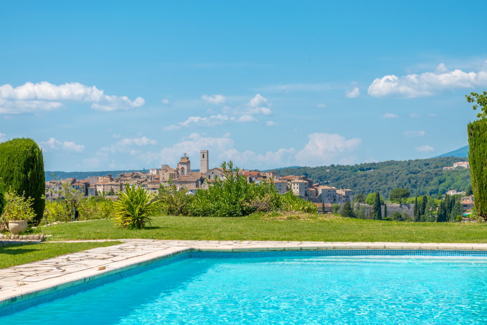 VILLA SAINTPAULDEVENCE AEstates Consulting and Management