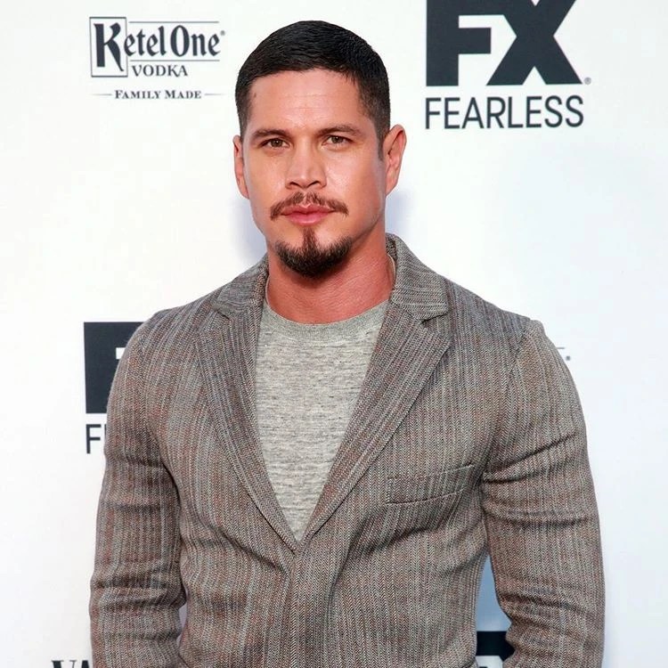 Who is JD Pardo? His Age, Height, Spouse, Career, Net Worth(03)