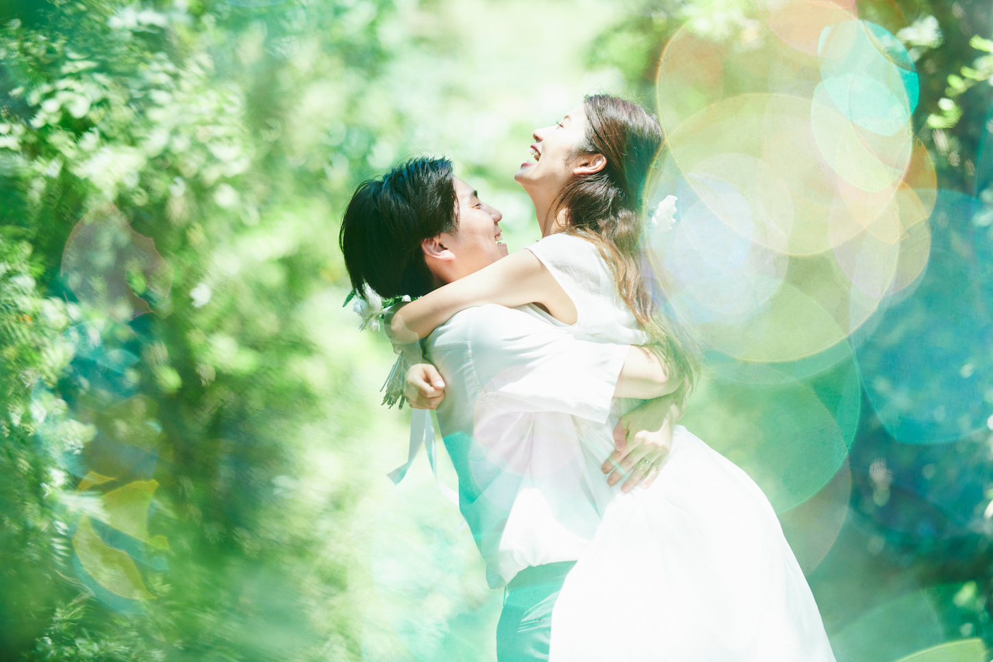 結婚式当日の写真を素敵に残す！おすすめのポーズの撮り方とは？ AFFLUX( アフラックス ) アフターメンテナンスが一生涯無料の全国